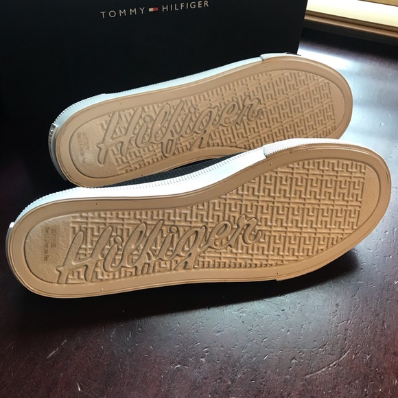 Tommy Hilfiger Sneakers size 7 - Picture 5 of 6